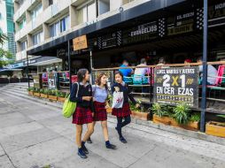 La venta de alcohol cerca de escuelas puede ser un motivo para que los menores lo consuman. EL INFORMADOR / ARCHIVO