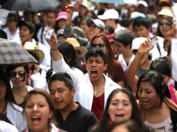 Se identifican con credenciales por una confusión sobre la asistencia de representantes de  escuelas superiores y vocacionales. AP / E. Verdugo