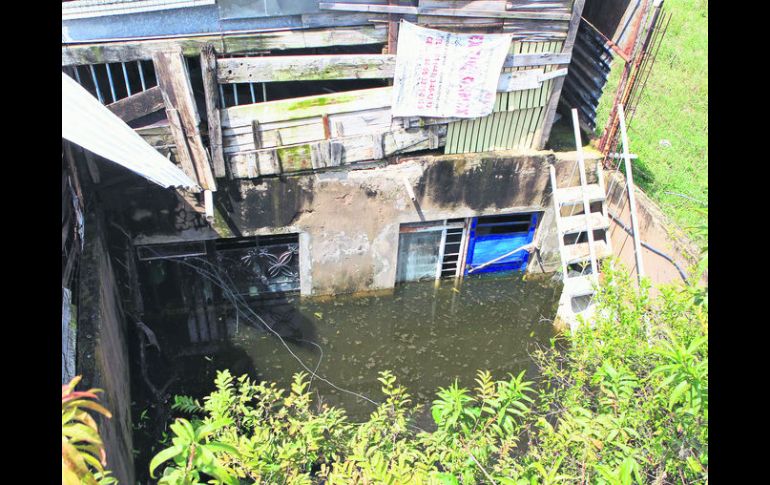 Colonia El Hoyo. En esta vivienda aún permanece el nivel del agua a casi la mitad de la altura de los muros. EL INFORMADOR / M. Vargas