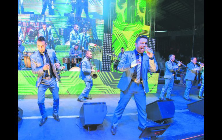 RITMO. La voz y los metales, en el colorido escenario del Benito Juárez, en Zapopan. EL INFORMADOR / A. Hernández