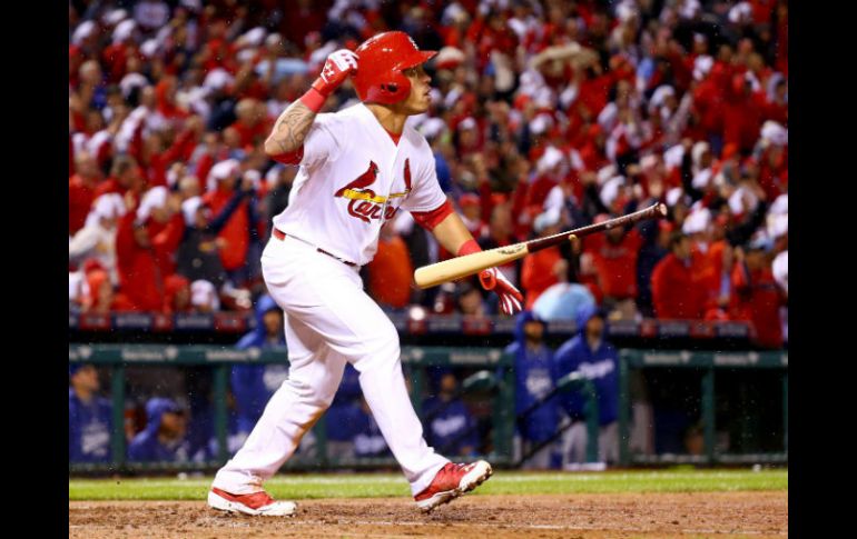 El hawaiano de Cardenales, Kolten Wong, pegó el batazo definitivo en la séptima entrada. AFP / D. Vishwanat