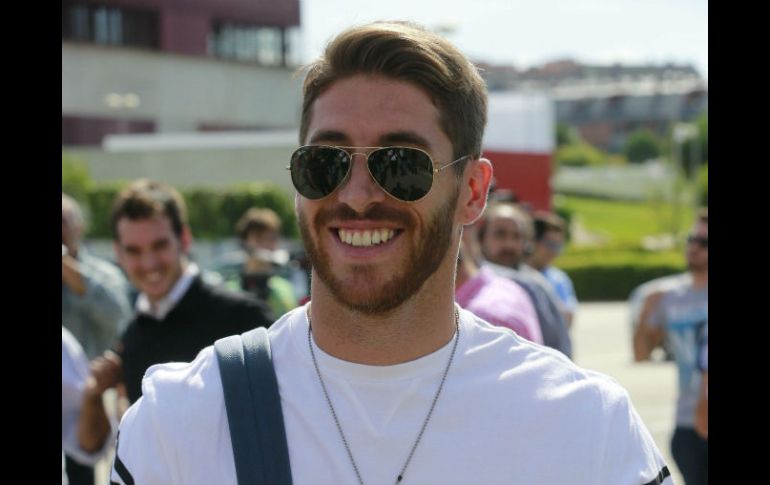 Ramos arribó ayer a la concentración de la Selección española, donde le efectuaron una resonancia magnética que reveló una lesión. EFE /