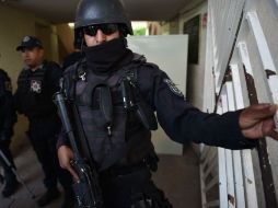 Gendarmes en el Palacio Municipal de Iguala. Cuatrocientos agentes se encargarán de patrullar el municipio. AFP / Y. Cortez