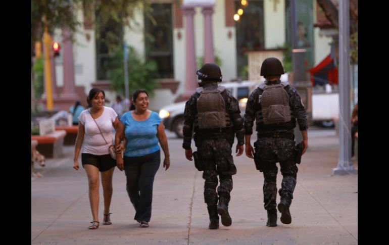 Fuerzas federales custodia a la ciudad de Iguala; se prevé que en breve inicien movilizaciones de estudiantes. EFE / J. Méndez