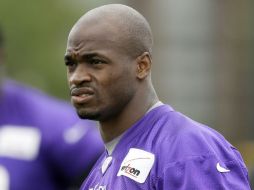 Adrian Peterson es acusado de causarle lesiones a su hijo. AP / C. Neibergall