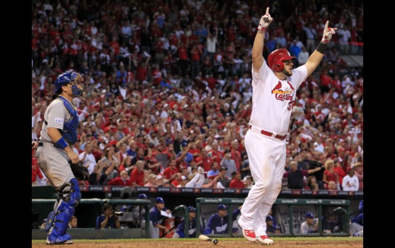 Los Cardenales fueron impulsador por el jonrón de tres carreras de Matt Adams. AP / Jeff Roberson