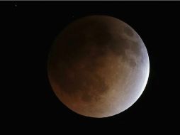 El Sol alumbra la Tierra y se produce una sombra donde la Luna se ilumina con luz solar. AP / R. Franklin