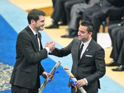 Hernández y Casillas ganaron el Premio Príncipe de Asturias de los Deportes 2012, por ser 'un ejemplo de juego limpio'. ESPECIAL /