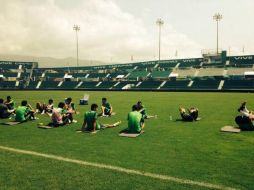 Guillermo Ochoa en la portería, Paul Aguilar, Julio César, Oswaldo Alanís, Enrique Pérez y Layún, formarán la linea de cinco. TWITTER / @miseleccionmx.