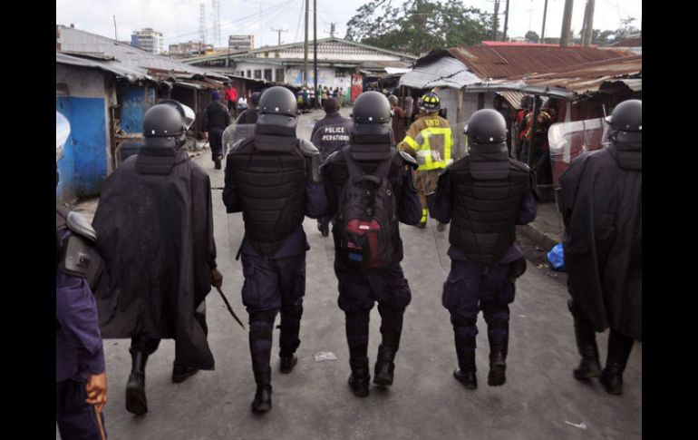 En Liberia, hacen falta trabajadores de salud y camas para infectados por el ébola. AP / ARCHIVO