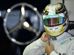 El inglés Lewis Hamilton (Mercedes), líder del Mundial de Fórmula Uno, luego de los ensayos libres para el Gran Premio de Rusia. AFP / Y. Kadobnov