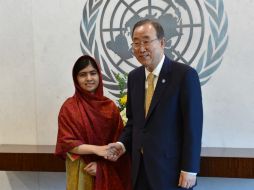 Malala demuestra cómo una joven mujer puede liderar el camino. Con valentía y determinación, asegura Ban Ki-moon. AFP / S. Honda