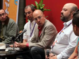 El escritor Jorge Volpi (c), director del FIC, ofrece conferencia de prensa para hablar sobre Academia Cervantina. NTX / J. Espinosa