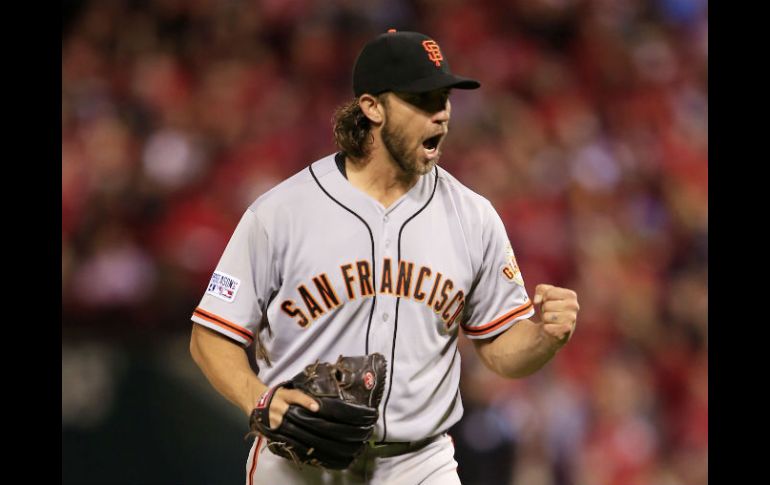 Madison Bumgarner lanzó 7 entradas y un tercio, propinando 7 ponches. AFP / J. Squire