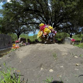 Detectan 'cementerio' de migrantes en Texas