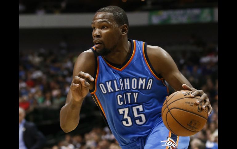 Durant promedió 32 puntos, 7.4 rebotes y 5.5 asistencias por partido la temporada pasada. AP / J. Cowsert