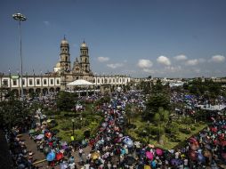 La Virgen llegó a las 11:30 horas a los Arcos de Zapopan, en medio de un sol que calaba de firme. EL INFORMADOR / F. Atilano