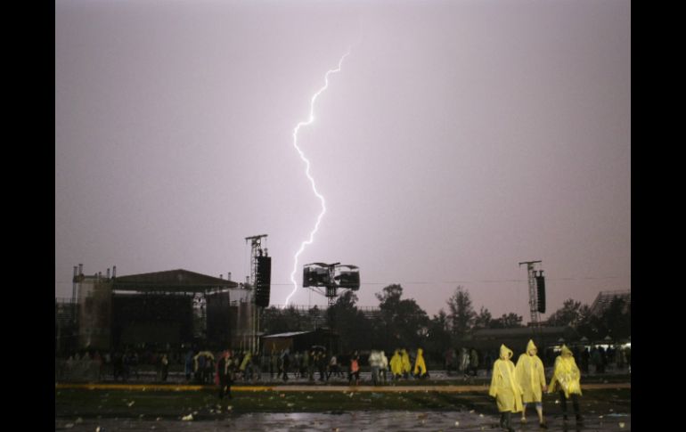 En la página oficial del festival se informa que se supenderán actos en vivo en caso de tormenta eléctrica. AP / C. Palma