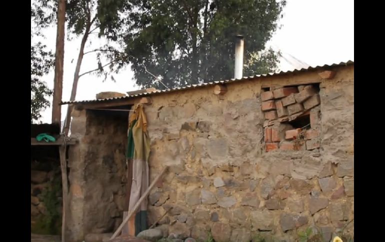 La instalación de la estufa incluye una chimenea que dirige el humo hacia el exterior. YOUTUBE / MICROSOLint