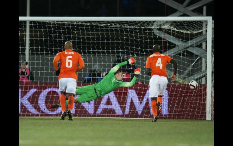 Los goles estuvieron a cargo de Gylfi Sigurdsson en el minuto 10 y el segundo en el 42, dándole el triunfo a Islandia. EFE / o. Kraak.