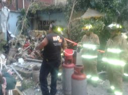 Los elementos del Cuerpo de Bomberos continúan laborando en la remoción de escombros. TWITTER / @Tepito_Guerrero