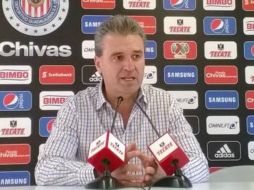 'Chepo' de la Torre señala que uno de los problemas de Chivas fue que 'le cargaron la mano' a jugadores jóvenes. TWITTER / @Chivas.