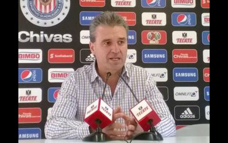 'Chepo' de la Torre señala que uno de los problemas de Chivas fue que 'le cargaron la mano' a jugadores jóvenes. TWITTER / @Chivas.