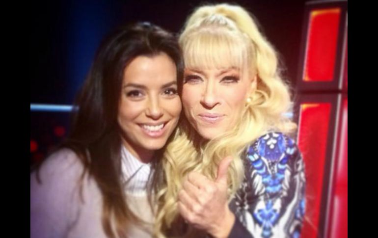 Eva Longoria compartió una foto con la cantante Yuri en su cuenta de Twitter. TWITTER / @EvaLongoria