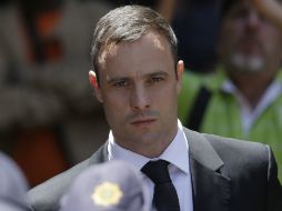 Óscar Pistorius sostiene que mató a su novia por una confusión. AP / T. Hadebe