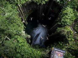 Así luce el cenote Ik Kil, lugar donde se realiza el Red Bull Cliff Diving. ESPECIAL / redbull.com