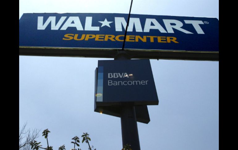 Desde el escándalo por pago de sobornos de Walmart a funcionarios mexicanos, la acción de la empresa no se ha recuperado. EFE / ARCHIVO