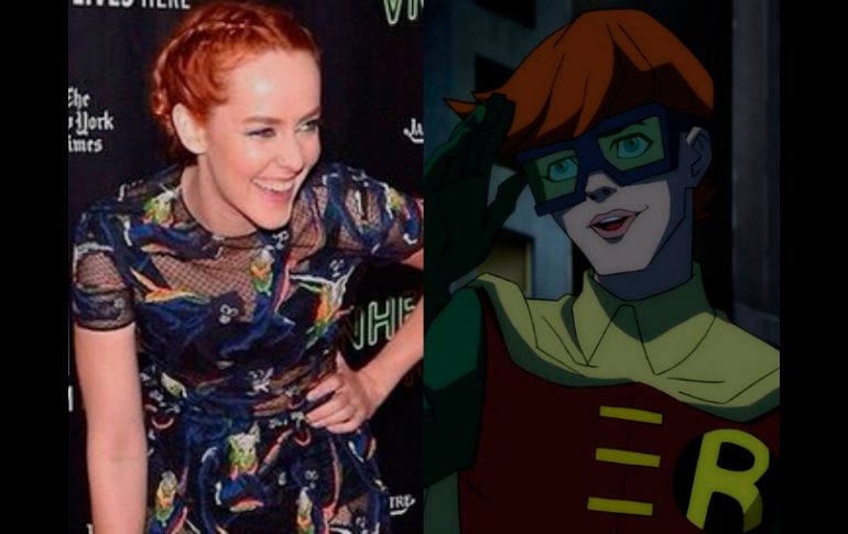 Jena Malone (i) ha sido vista en el set de filmación con el look pelirrojo de Carrie Kelly (d). ESPECIAL / @jenamalone y dccomics.com