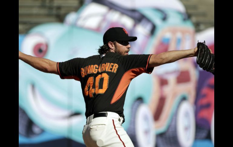 Los Gigantes de San Francisco jugarán contra Los Reales en el primero juego de la Serie. AP / M. J. Sanchez