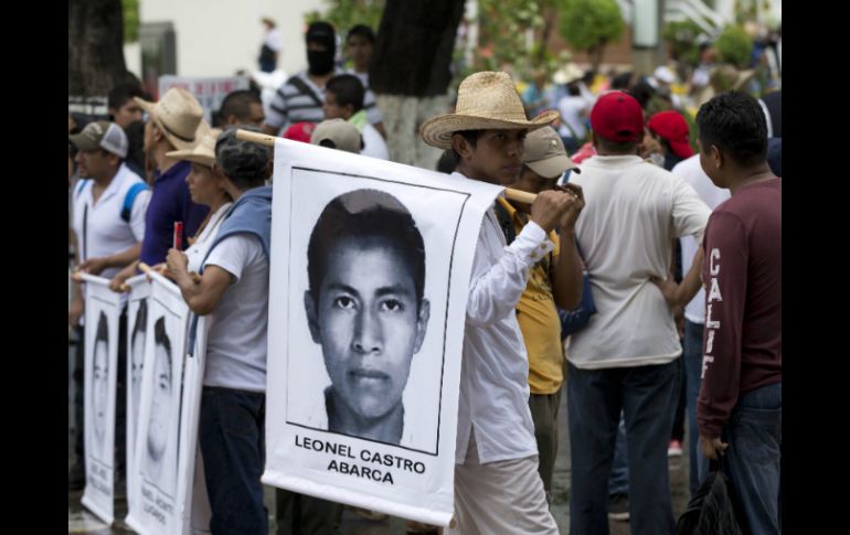 Familiares de los jóvenes desaparecidos también se han manifestado. AP / E. Verdugo