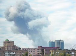 Panorama. El humo se eleva después de los bombardeos en la ciudad de Donetsk, en el Este de Ucrania. AP /