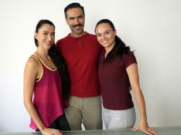 Rafael Carlín, junto a las bailarinas Graeli López y Lizbeth Almanza. EL INFORMADOR / M. Vargas