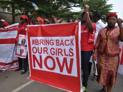 Manifestantes en Nigeria exigen a las autoridades que les regresen a las niñas y mujeres secuestradas por el grupo extremista. AP / ARCHIVO