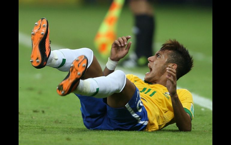 Neymar, la gran estrella de la Verdeamarella, utiliza aretes y gorras en muchas de sus presentaciones oficiales. AP / ARCHIVO