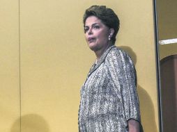 Dilma rousseff. La mandataria gesticula a su llegada a una rueda de prensa. EFE /