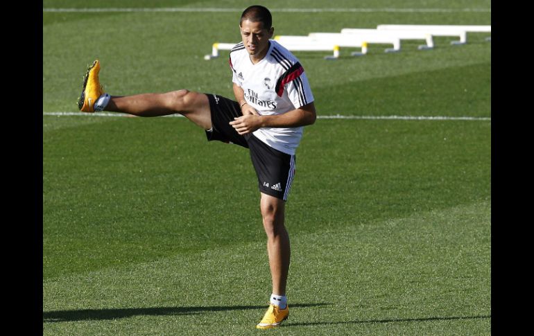 La práctica de hoy consistió en ejercicios de calentamiento, potenciación muscular, rondos y toques al balón. EFE / J. Guillén