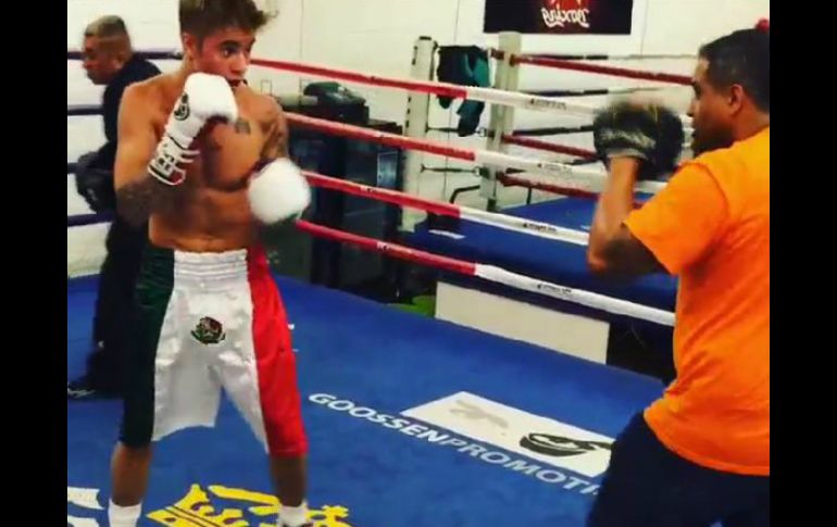 El canadiense lució el atuendo en una de sus recientes incursiones en el boxeo. INSTAGRAM / @justibieber