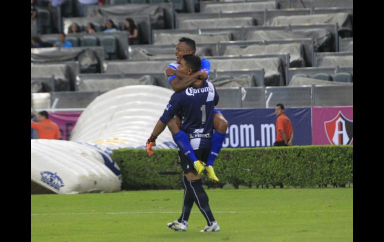 Las bancas del Estadio Jalisco lucen semivacías en el partido del Atlas contra los Camoteros. EL INFORMADOR / M. Vargas