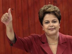 La presidenta brasileña y aspirante a la reelección, Dilma Rousseff tras votar en Porto Alegre. EFE / N. Varella