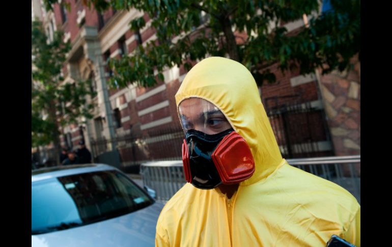 Personal médico vestido con un traje de riesgo en Nueva York tras haber detectado el primer caso. AFP / ARCHIVO