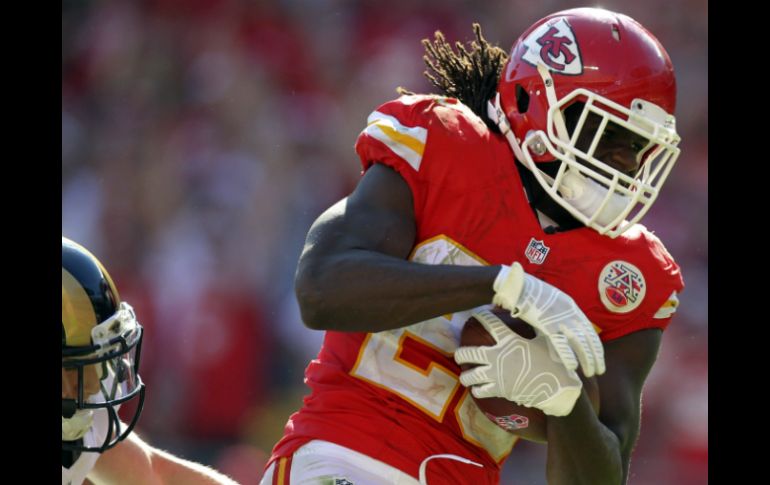 Jamaal Charles se lució corriendo para dos touchdowns. AP / E. Zurga