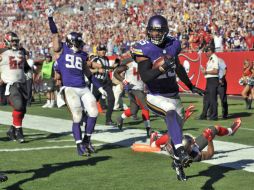 Anthony Barr forzó el balón suelto y provocó el TD del triunfo. AP / S. Nesius