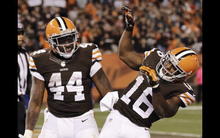 Andrew Hawkins festeja haber rescatado la victoria. AP / T. Dejak