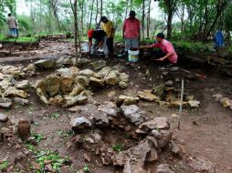 Especialistas del INAH laboran en una superficie de la ciudad de Mérida. NTX / INAH