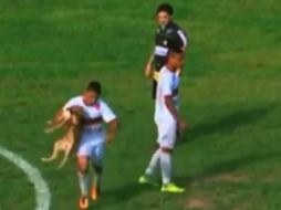 Eduardo considera que la entrada del perrito les dio suerte. YOUTUBE / Futebol Paixão Nacional