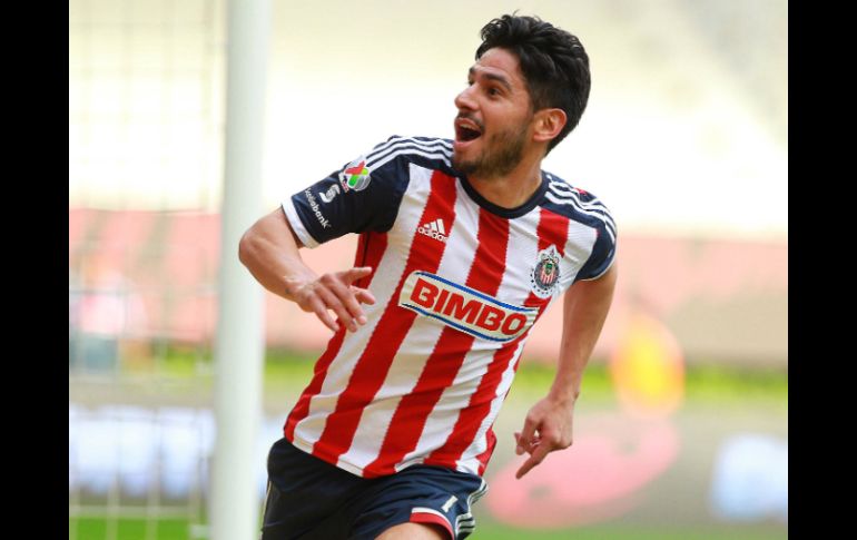 El atacante de Chivas espera poder regresar a apoyar a su equipo una vez termine su rehabilitación. EL INFORMADOR / ARCHIVO